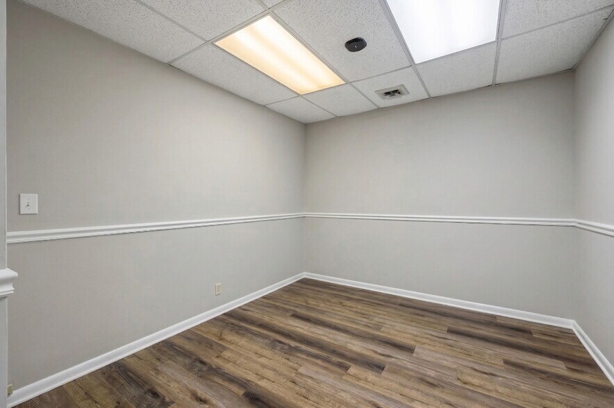 More Photos Of 165 Belle Forest Cir, Nashville Office For Sale