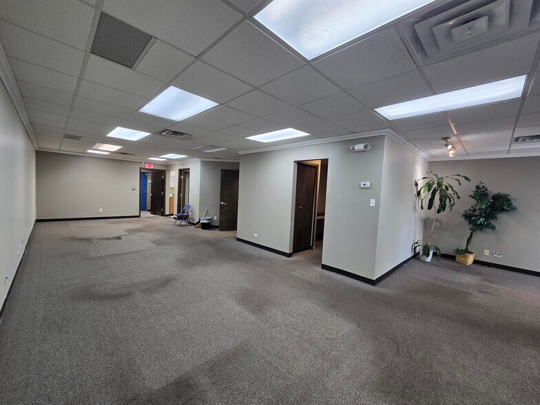 More Photos Of 9721 Prairie Ave, Highland Medical For Sale
