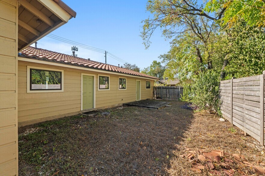 More Photos Of 4320 James Casey St, Austin Medical For Sale