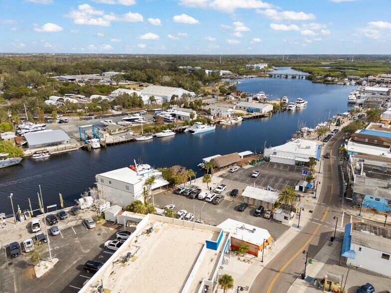 More Photos Of 810 Dodecanese Blvd, Tarpon Springs Marina For Sale