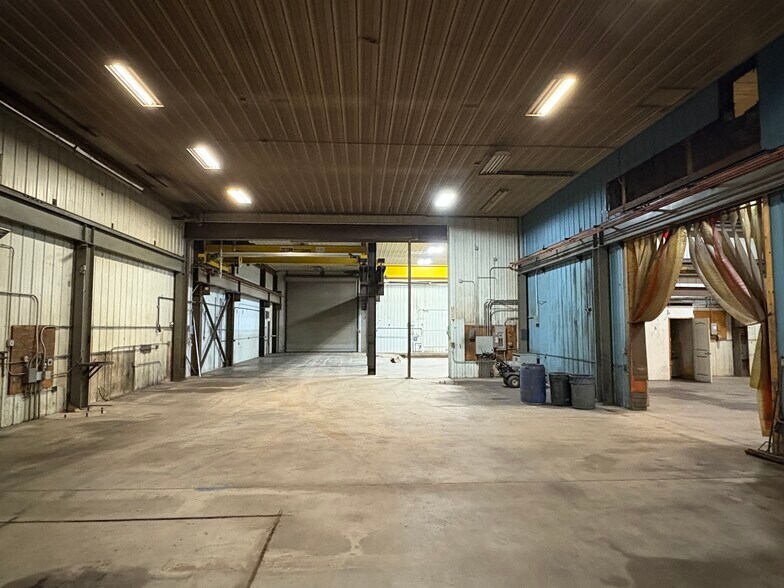 More Photos Of 405 John Ave, Superior Auto Repair For Lease