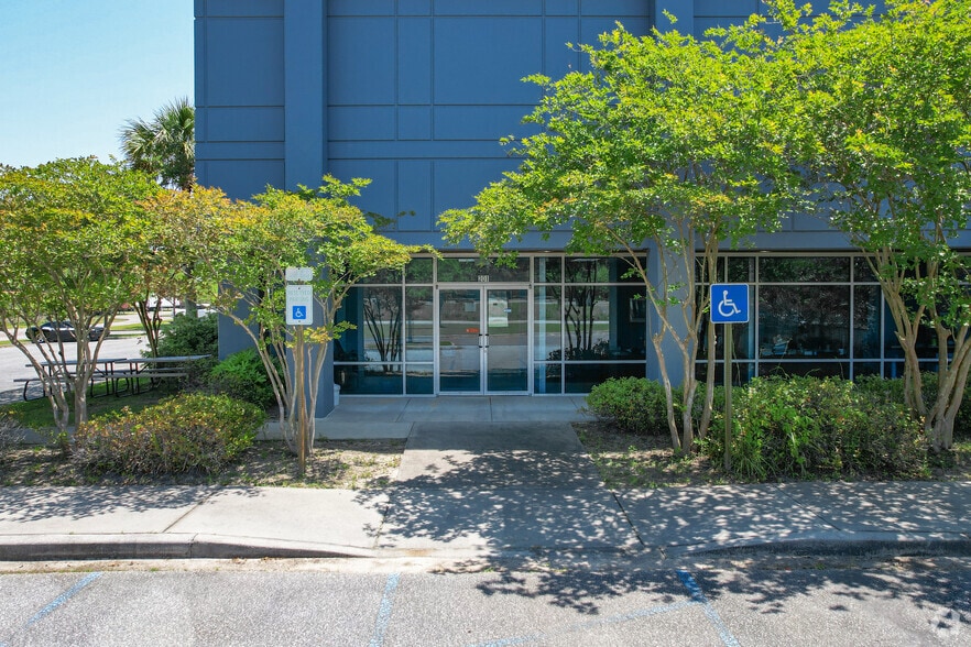 More Photos Of 201 Luken Rd, Goose Creek Warehouse For Lease