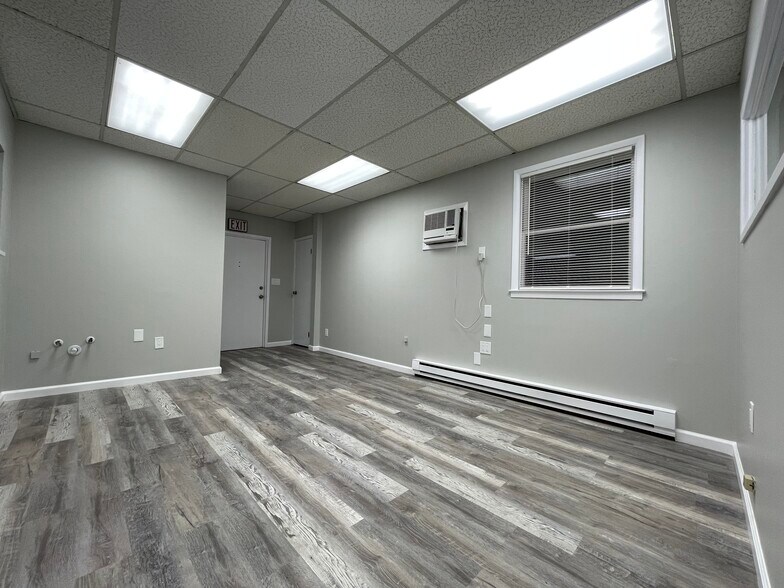 More Photos Of 2504 Grand Ave, Baldwin Office For Lease