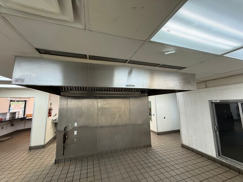 More Photos Of 8325-8349 Foothill Blvd, Sunland Unknown For Lease