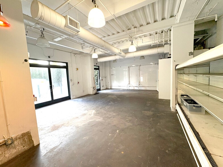 More Photos Of 215 W 9th St, Los Angeles Apartments For Lease