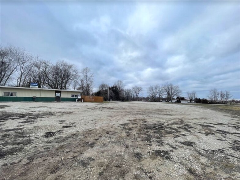 More Photos Of 510 E Main St, Atlanta Convenience Store For Sale