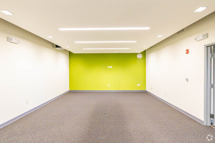 More Photos Of 200 Franklin Square Dr, Somerset Office For Lease