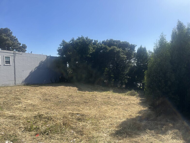 More Photos Of 9809-9811 Macarthur Blvd, Oakland Land For Sale