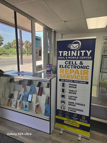 More Photos Of 3815 W Commerce St, San Antonio Coworking Space