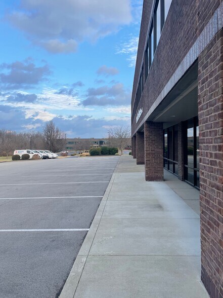 More Photos Of 1902 Campus Pl, Jeffersontown Light Distribution For Sale