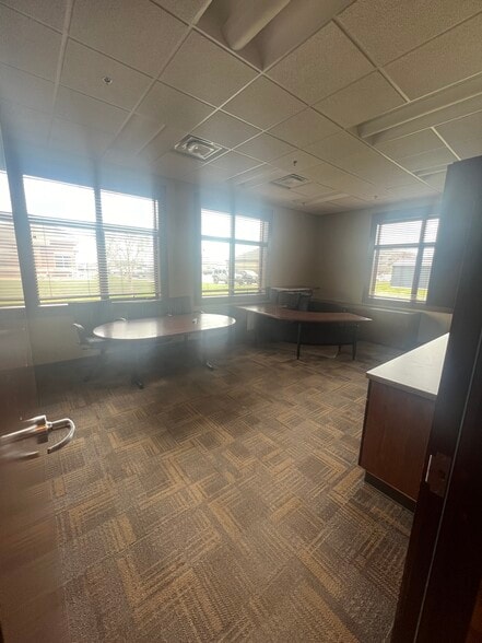 More Photos Of 4141 28th Ave S, Fargo Office For Lease