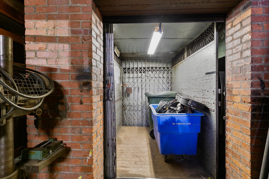 More Photos Of 310 W Broad St, Richmond Storefront For Sale