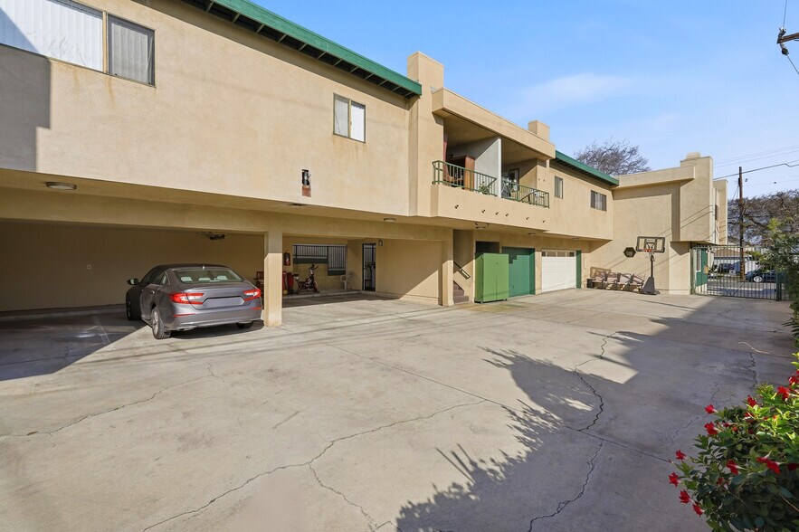 More Photos Of 16105 S Denker Ave, Gardena Multifamily For Sale