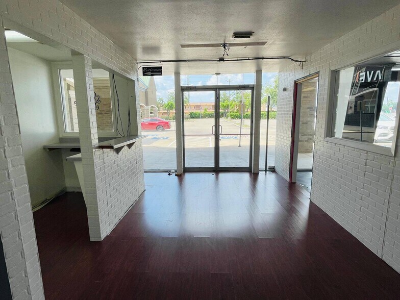 More Photos Of 9750 S Hwy 6, Sugar Land Unknown For Lease