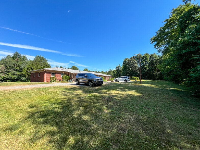 More Photos Of 144 Nottingham Dr, Forest City Apartments For Sale