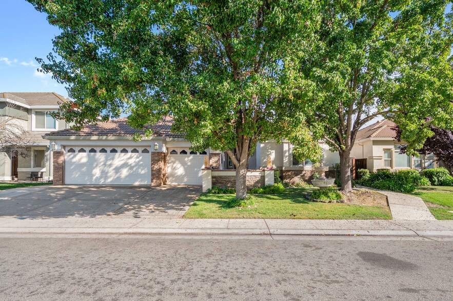 More Photos Of 9473 Heathman Way, Elk Grove Assisted Living For Sale