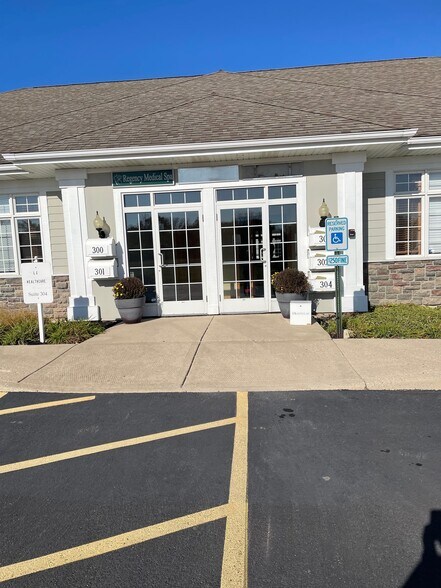 More Photos Of 302 Fox Glen Ct, Barrington Medical For Lease