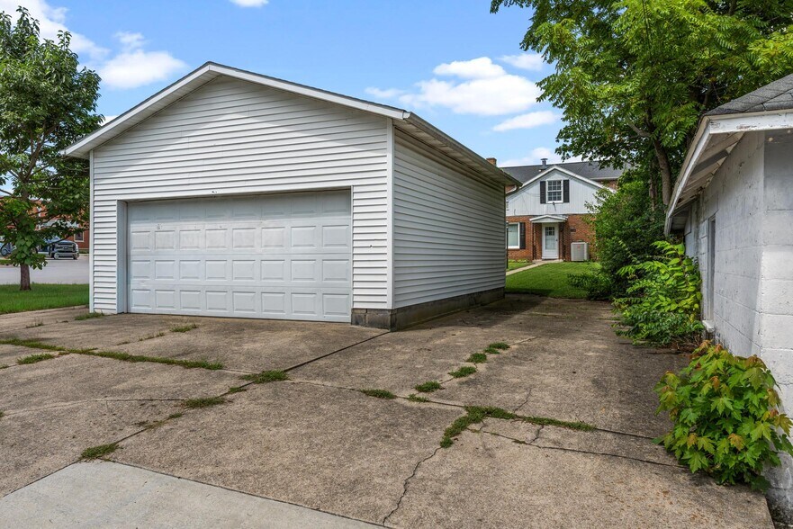 More Photos Of 120 W Main St, Wilmington Flex For Sale