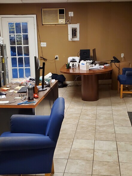 More Photos Of 2835 Crescent Blvd, Collingswood Light Manufacturing For Lease