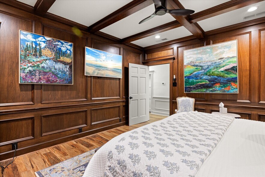 More Photos Of 111 S Houston St, Granbury Loft Creative Space For Sale