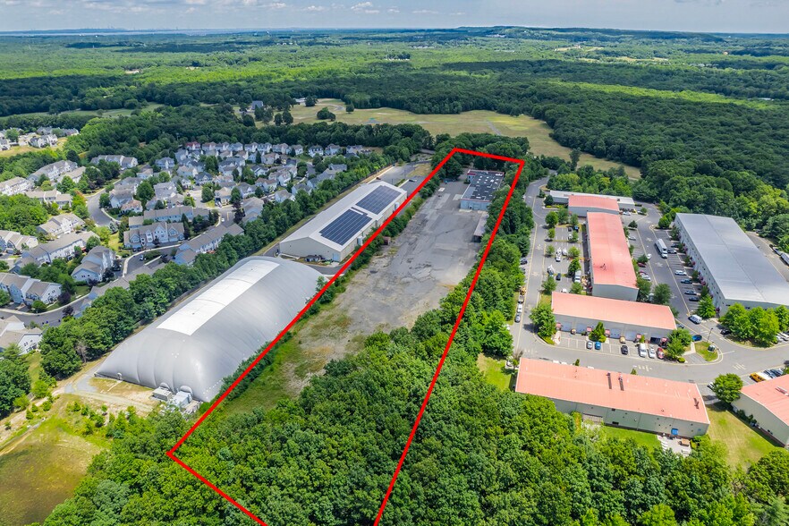 More Photos Of 173 Amboy Rd, Morganville Warehouse For Lease