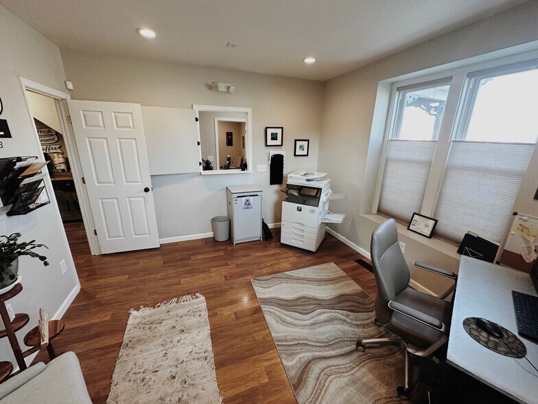 More Photos Of 104 E Pine St, Georgetown Office Residential For Lease