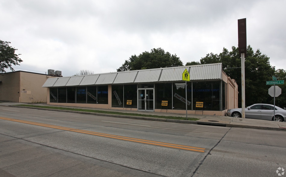 More Photos Of 8121 Wornall Rd, Kansas City Freestanding For Sale