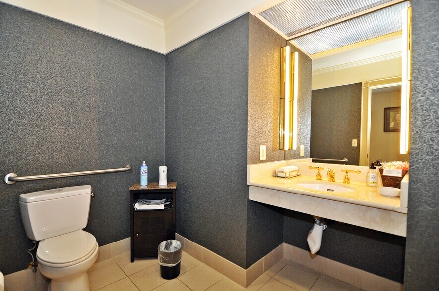 More Photos Of 10614 Warwick Ave, Fairfax Office For Lease