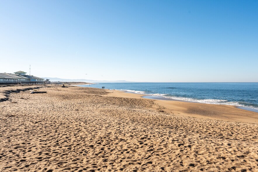 More Photos Of 7550 Sandholdt Rd, Moss Landing Warehouse For Sale