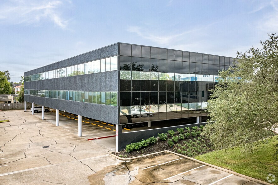 More Photos Of 4545 Bissonnet St, Bellaire Office For Lease