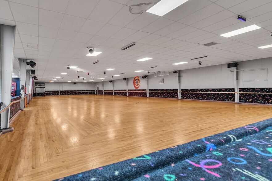 More Photos Of 7628 Corina Dr, Fort Worth Skating Rink For Sale