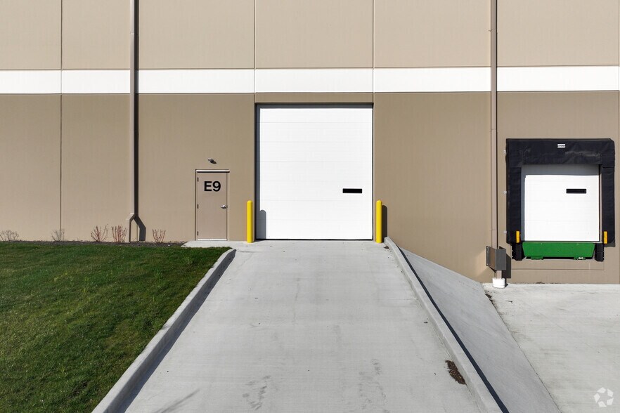 More Photos Of 4212 Owens Farm Ct, Greenfield Distribution For Lease