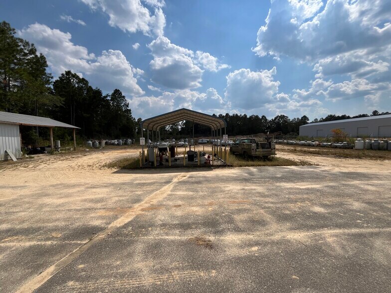 More Photos Of 106 Industrial Dr, Bonifay Storefront Retail Office For Sale