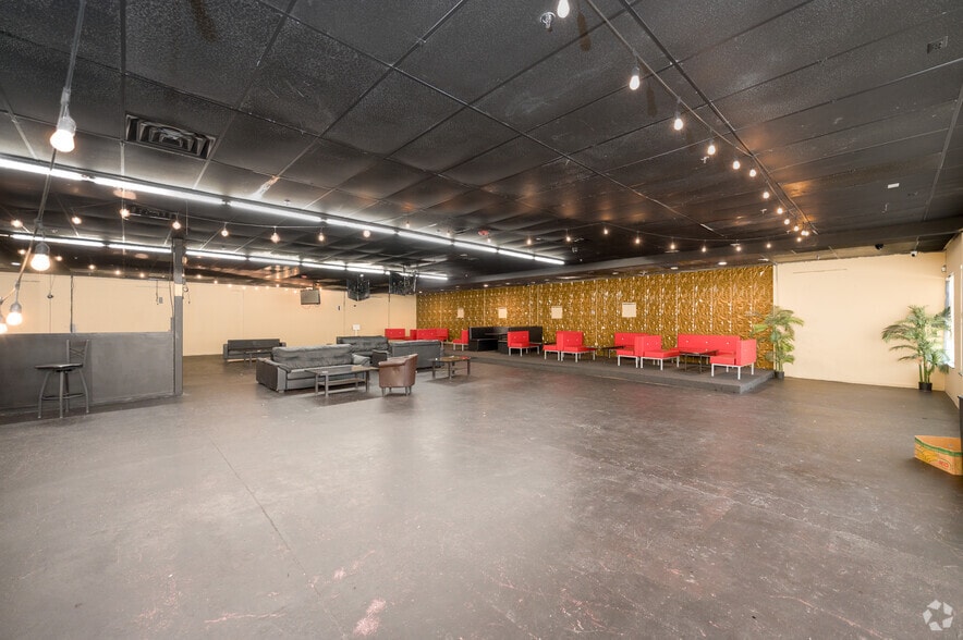 More Photos Of 9300-9350 Woodward Ave, Detroit Storefront For Lease