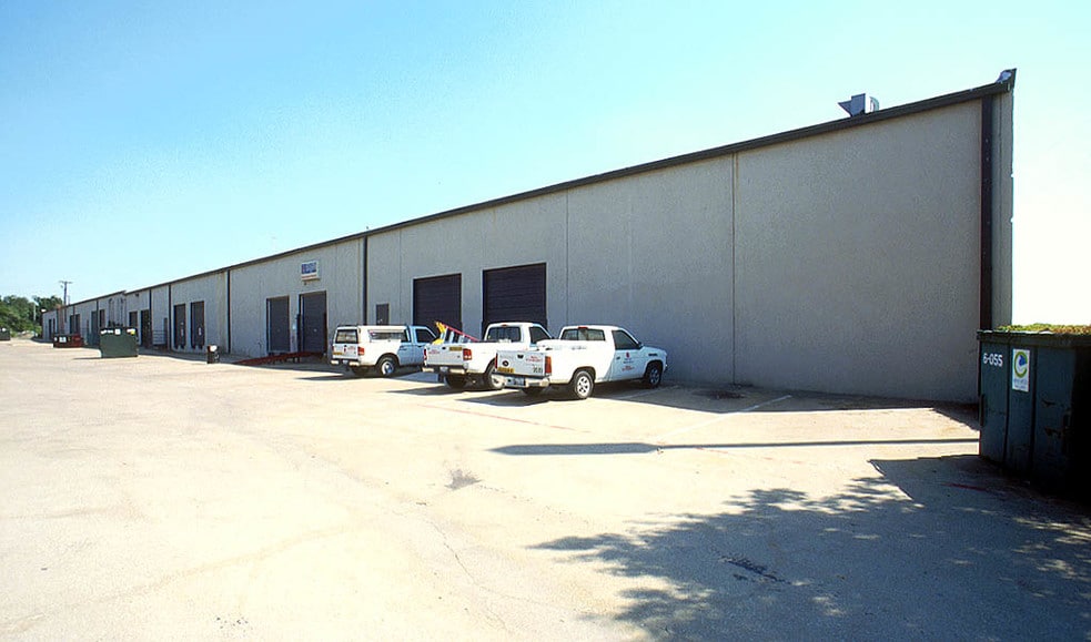 More Photos Of 1600 N Stemmons Fwy, Carrollton Flex For Lease