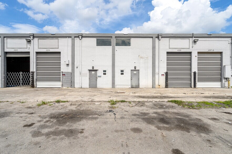 More Photos Of 4201-4250 NW 37th Ct, Miami Warehouse For Lease