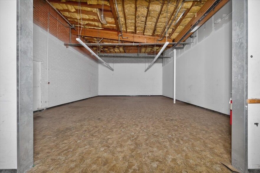 More Photos Of 3730-3780 N Blackstone Ave, Fresno Unknown For Lease