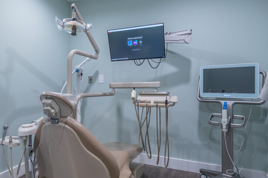 More Photos Of 12850 SW Canyon Rd, Beaverton Medical For Lease