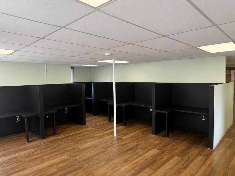 More Photos Of 16 Concord Hill Rd, Pittsfield Office For Sale