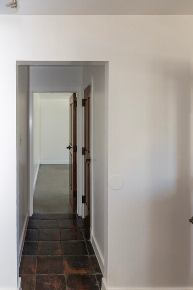 More Photos Of 307-311 Lombrano St, San Antonio Warehouse For Lease