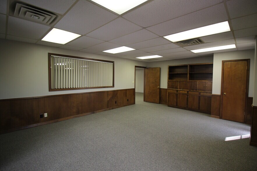 More Photos Of 1815 W Detroit St, Broken Arrow Service For Lease