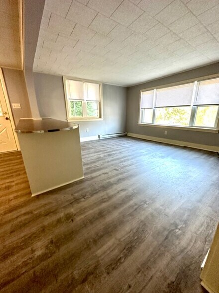 More Photos Of 862 Iron Ridge Rd, Spring Grove Apartments For Sale