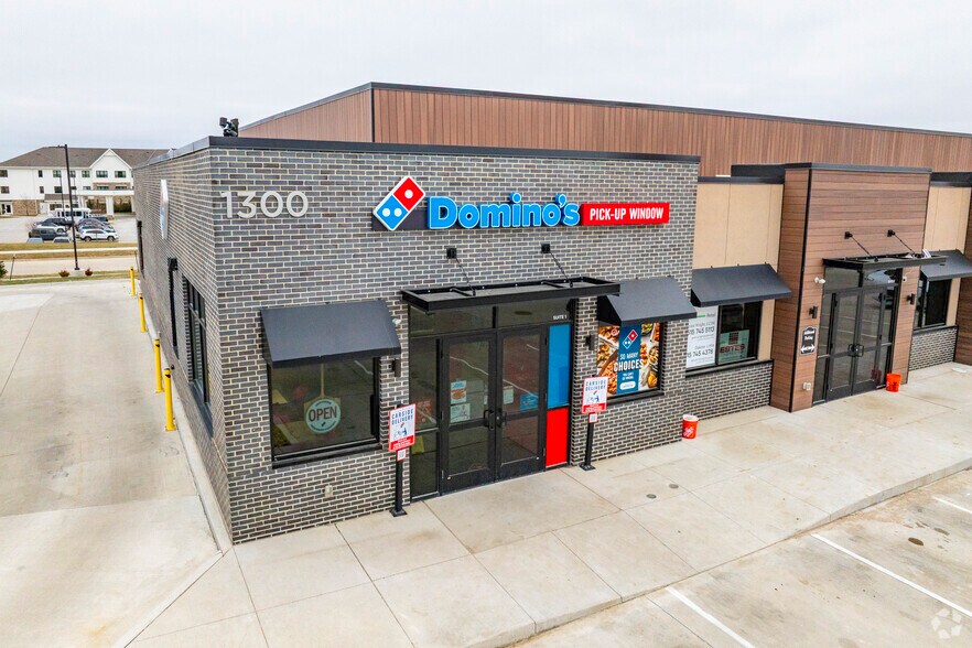 More Photos Of Highway 28 & Turnberry Road, Norwalk Storefront Retail Office For Lease