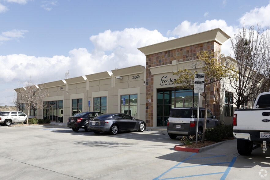More Photos Of 21060 Centre Pointe Pky, Santa Clarita Medical For Lease