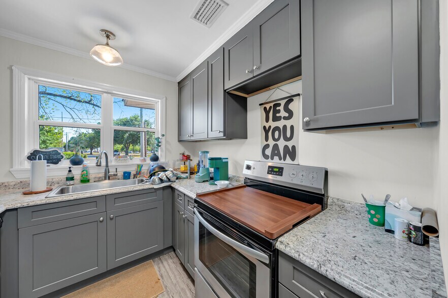 More Photos Of 1001 Randall Ave, Daphne Office Residential For Lease