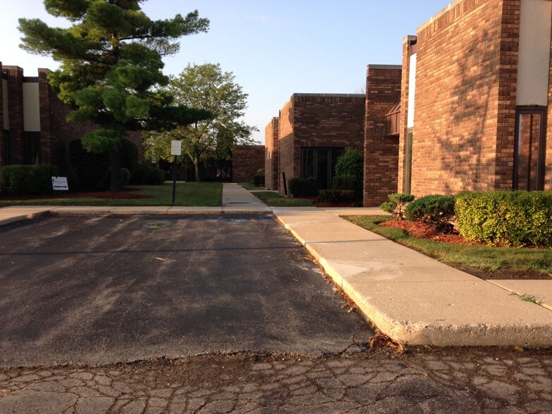 More Photos Of , Arlington Heights Office For Sale