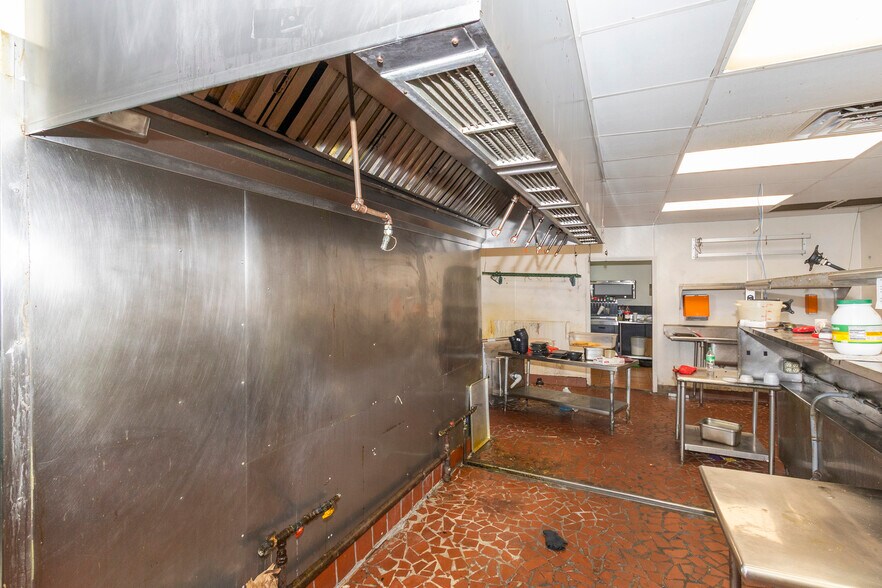 More Photos Of 1704-1710 W Main St, Central Restaurant For Lease