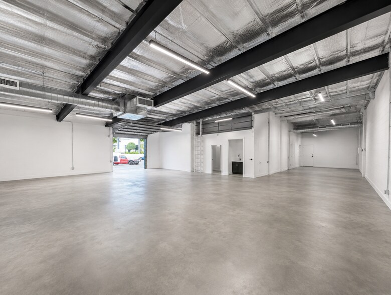 More Photos Of 2720 N Ontario St, Burbank Warehouse For Lease