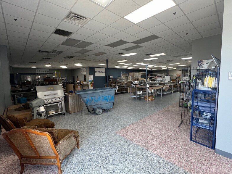 More Photos Of 3221 E Randol Mill Rd, Arlington Manufacturing For Lease