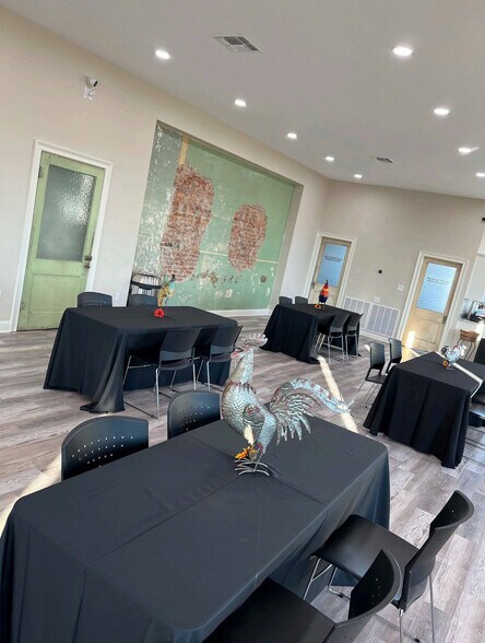 More Photos Of 117 San Augustine St, Center Office Residential For Sale